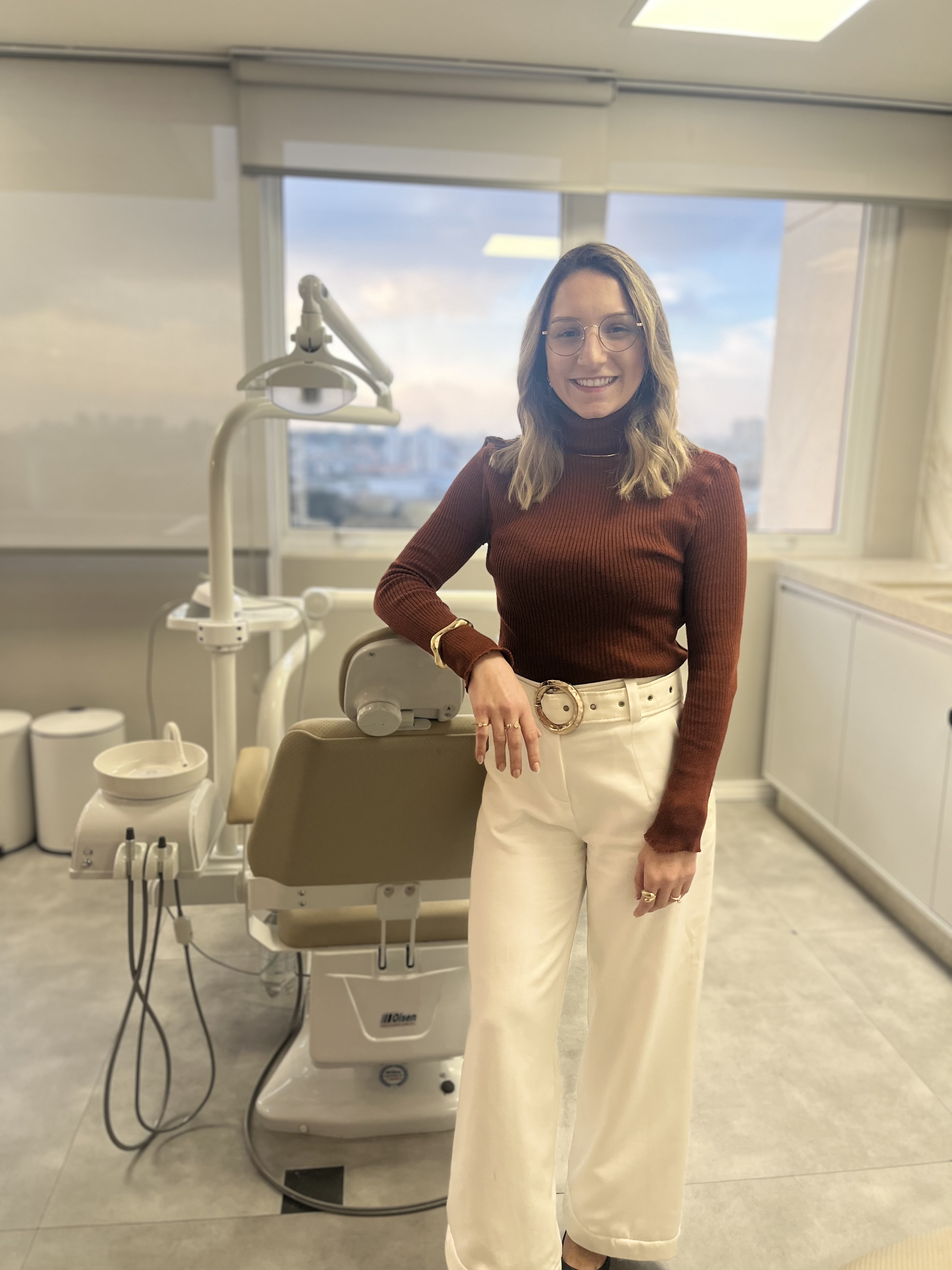 Dra. Luyza Lusso em seu consultório